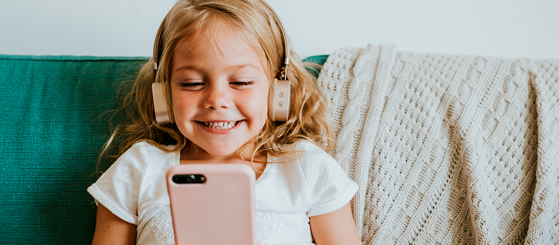 A través de una comunicación respetuosa, podremos intentar equilibrar las horas en que los niños pasan conectados.