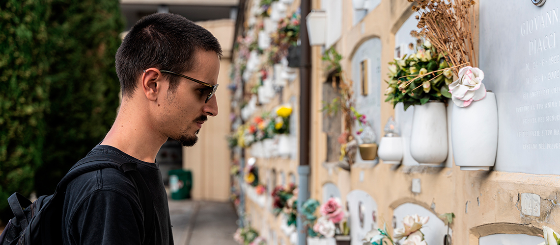 Durante esta fecha podemos realizar alguna actividad significativa o visitar el cementerio para honrar la memoria de nuestro ser querido fallecido.